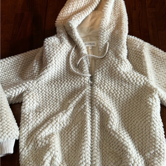 Heartloom faux fir bomber jacket size med cream color - Picture 4 of 5